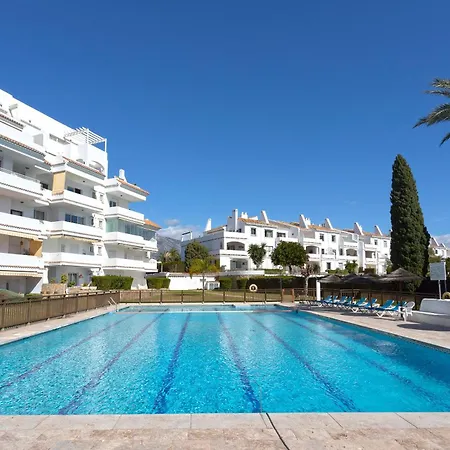 Genteel Royal Garden