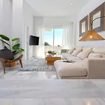 Genteel Royal Garden Apartment *