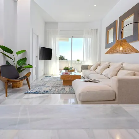 Genteel Royal Garden Apartment *