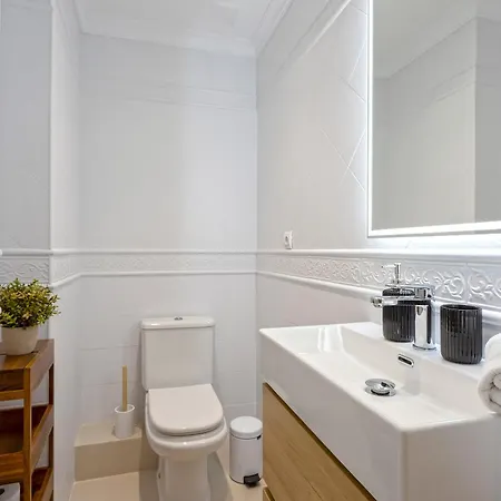 Genteel Royal Garden Apartment Marbella